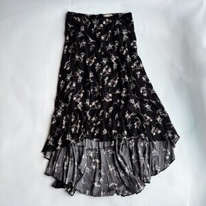 Joyfolie Yvette high-low skirt with ruffle hem, black floral print NWT size L